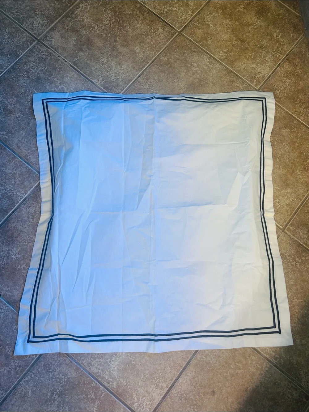 NWOT Quince Organic Crisp Percale  Euro Sham White w/Navy Double-Needle Border!
